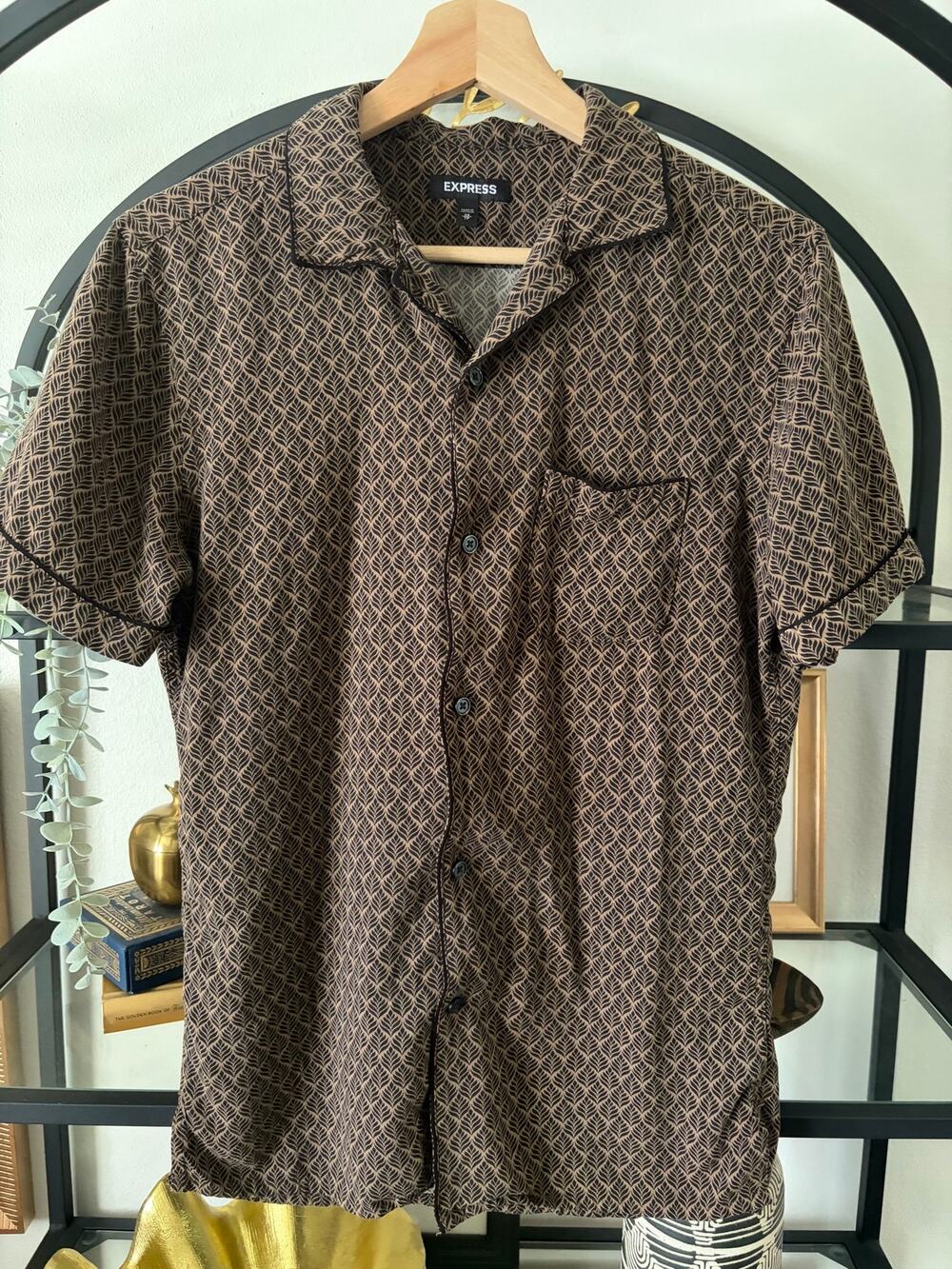Express Mens XS Brown Black Leaf Print Rayon Button Up Short Sleeve Shirt Pocket